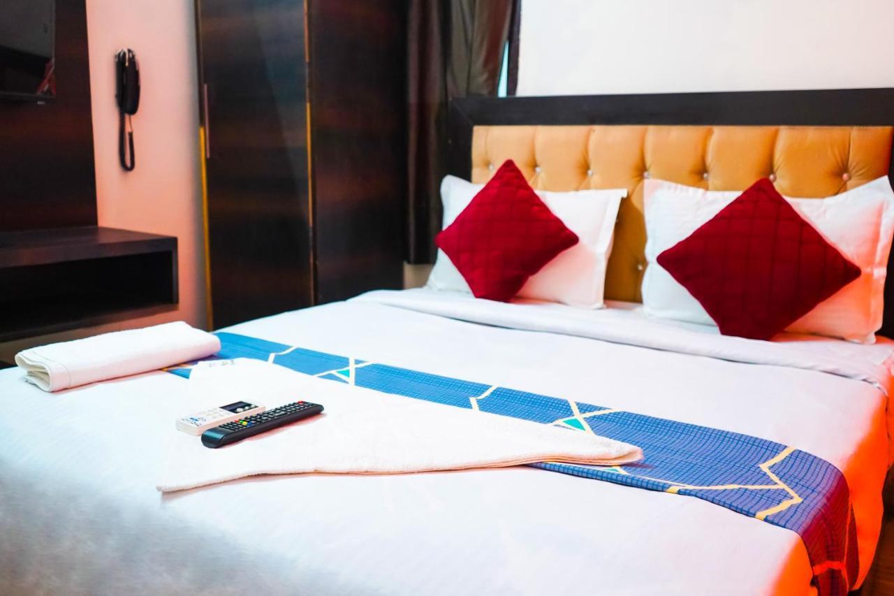 Hotel Royal Dwarka - Near Aakash Hospital