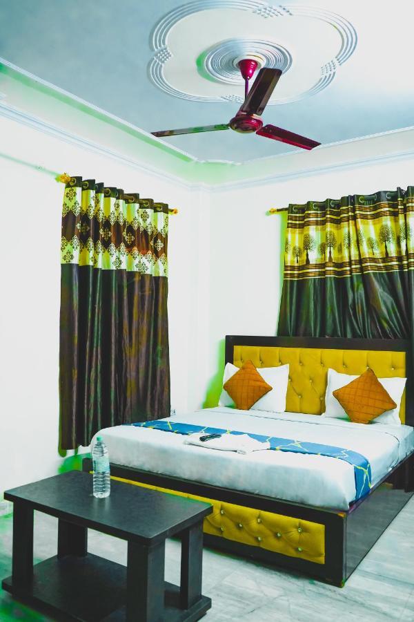 Royal Dwarka - Near Aakash Hospital 3*