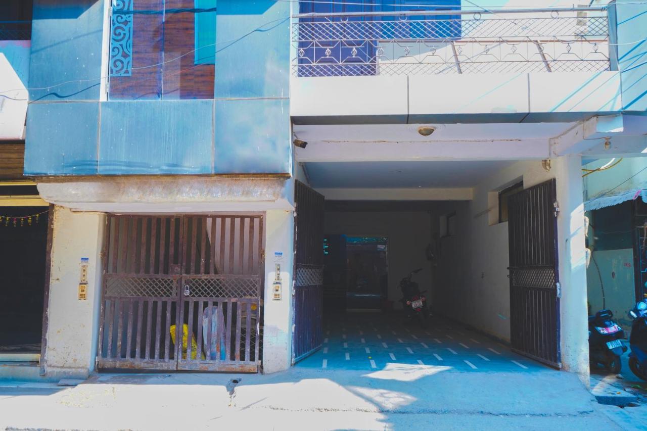 Royal Dwarka - Near Aakash Hospital 3*