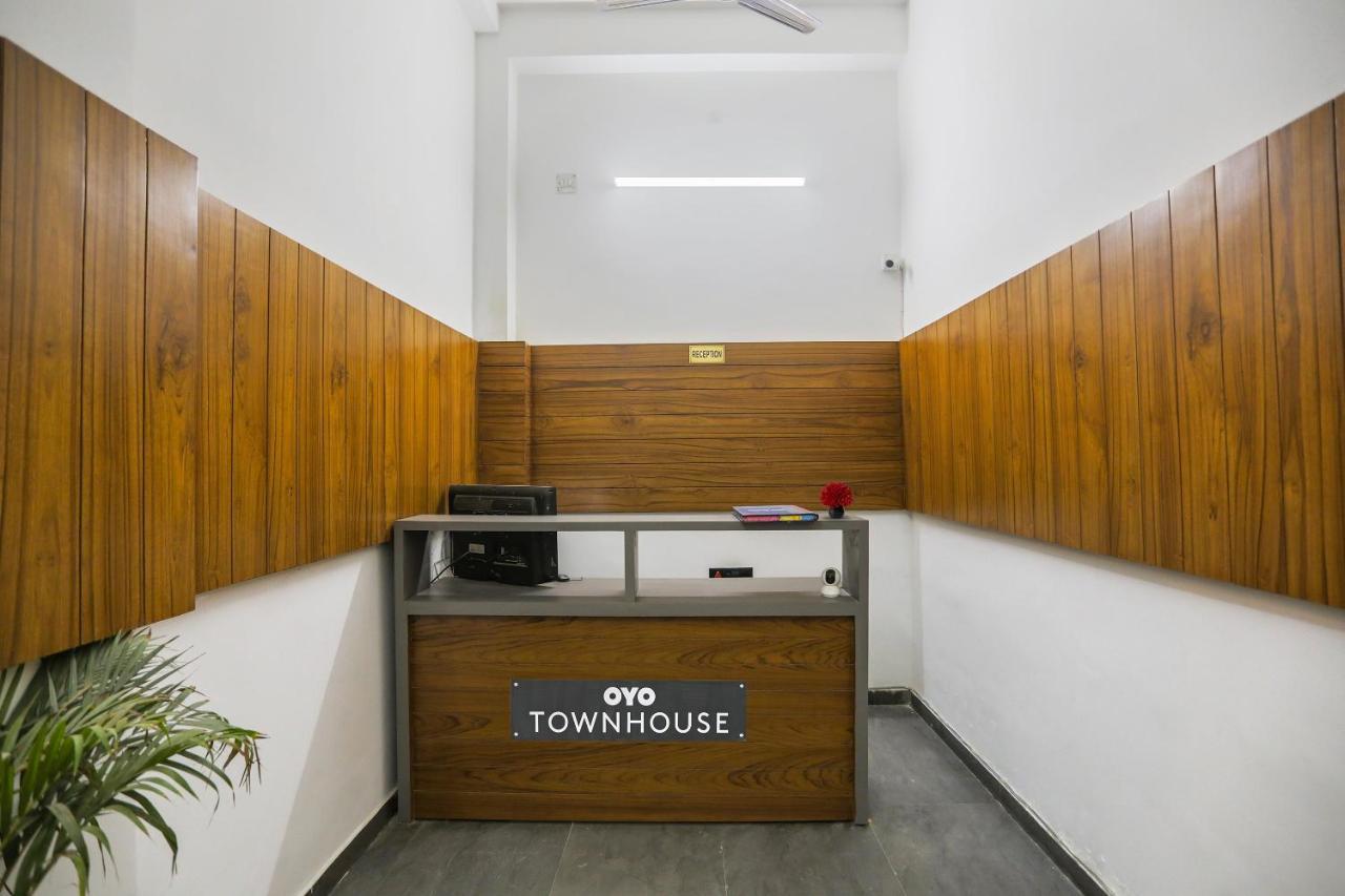 Hotel Townhouse 1142 Skyline 18 Near Palam Metro Station 3*