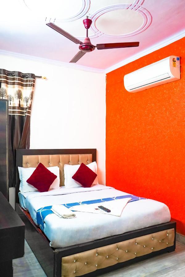 Hotel Royal Dwarka - Near Aakash Hospital 3*