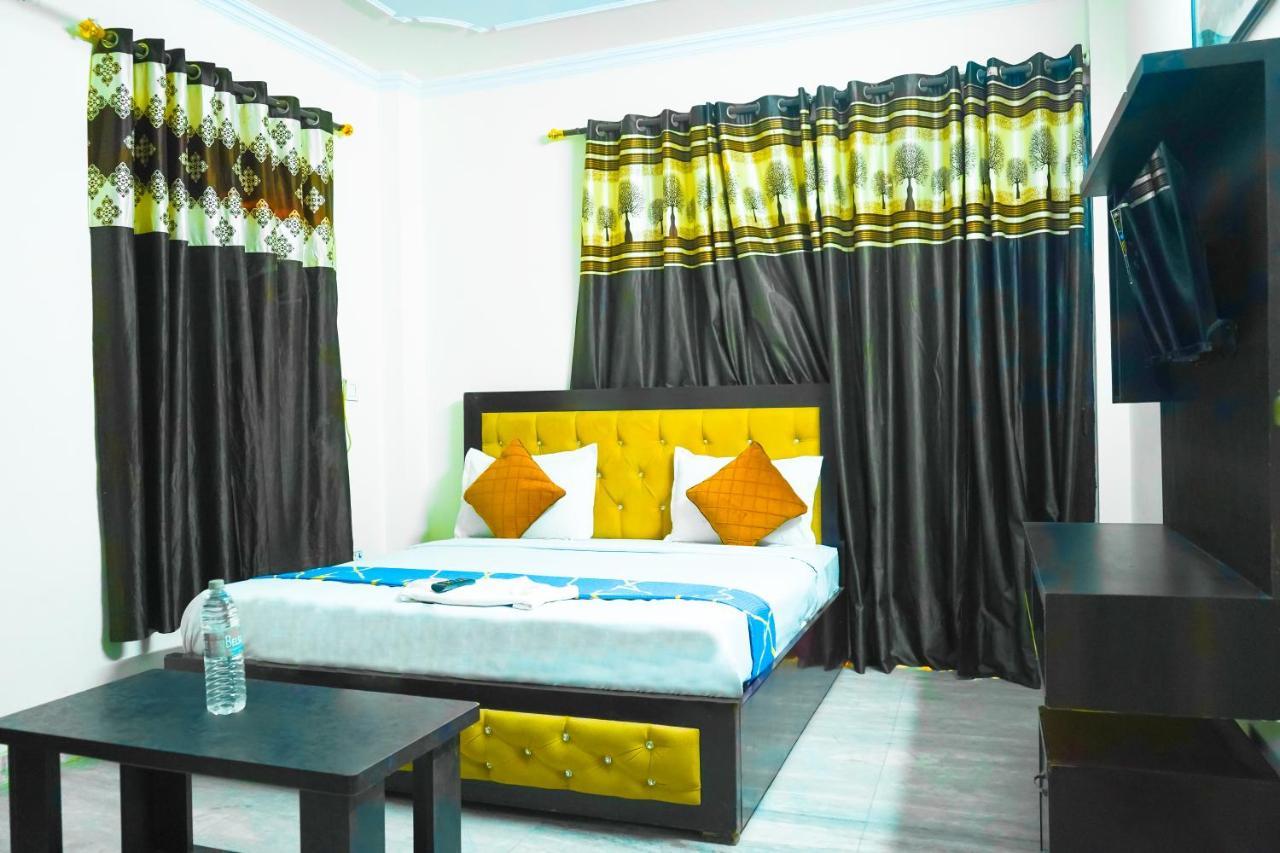 Hotel Royal Dwarka - Near Aakash Hospital