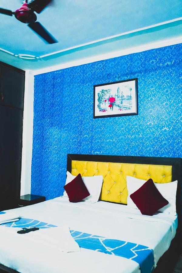 Royal Dwarka - Near Aakash Hospital Hotel