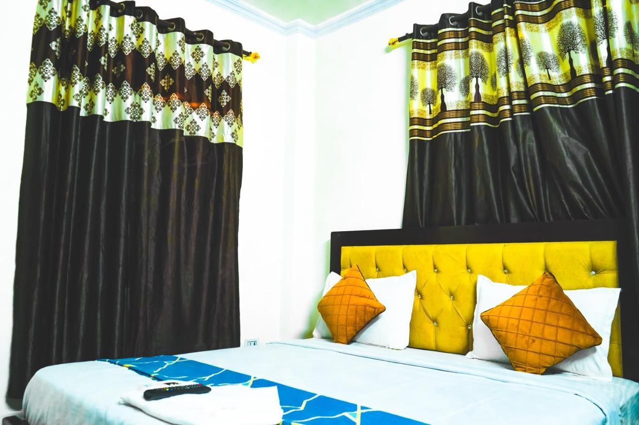 Royal Dwarka - Near Aakash Hospital 3*