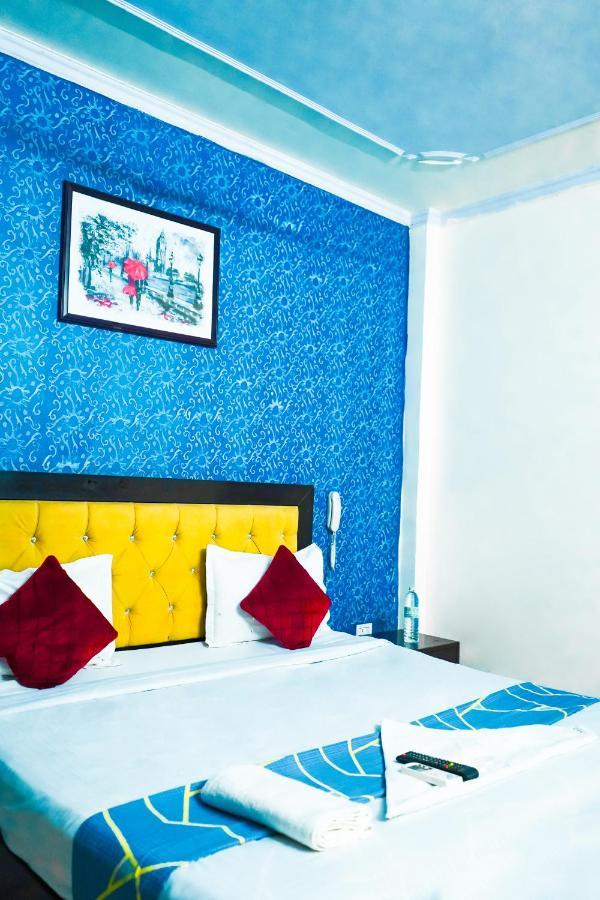 Hotel Royal Dwarka - Near Aakash Hospital 3*