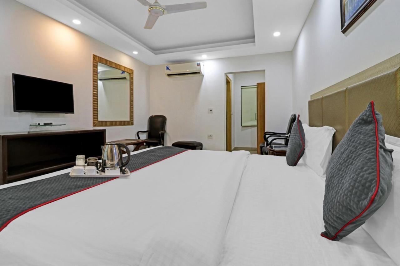 Apartamento Oyo Townhouse 901 Prime Enclave Near Ambience Mall *