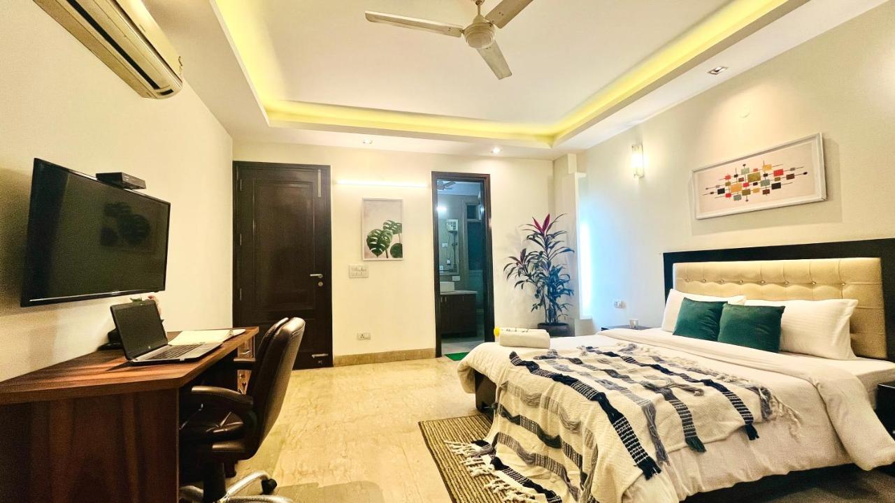 Bluo Park Facing 3br -balcony, Lift, Parking Nova Deli