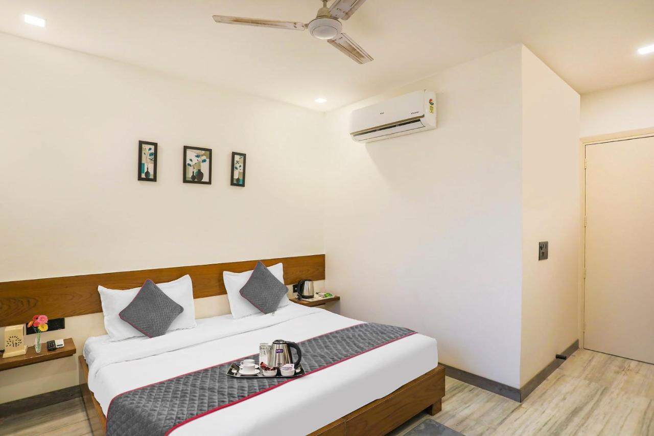Hotel Townhouse 1142 Skyline 18 Near Palam Metro Station 3*