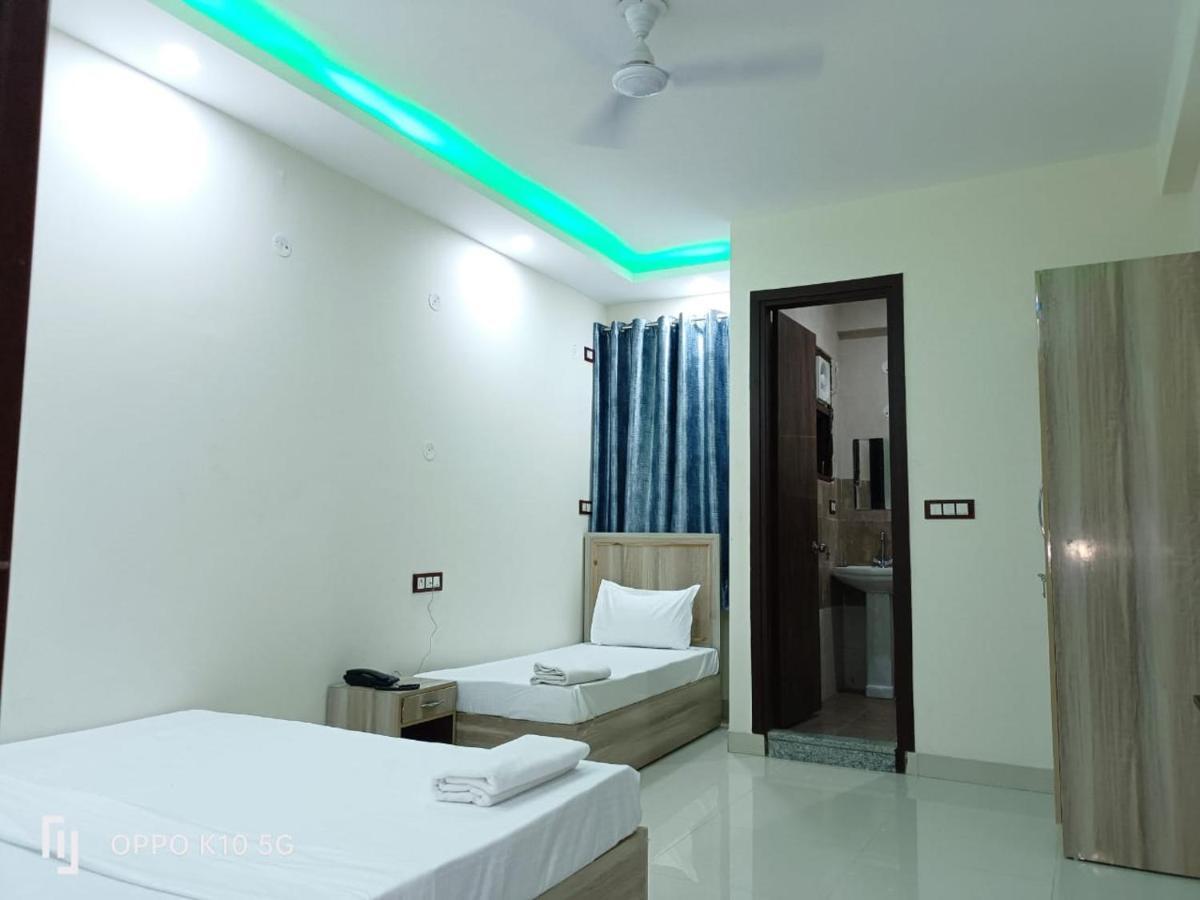 Bed & Breakfast Hotel Red Velvet Suites Delhi Airport New Delhi