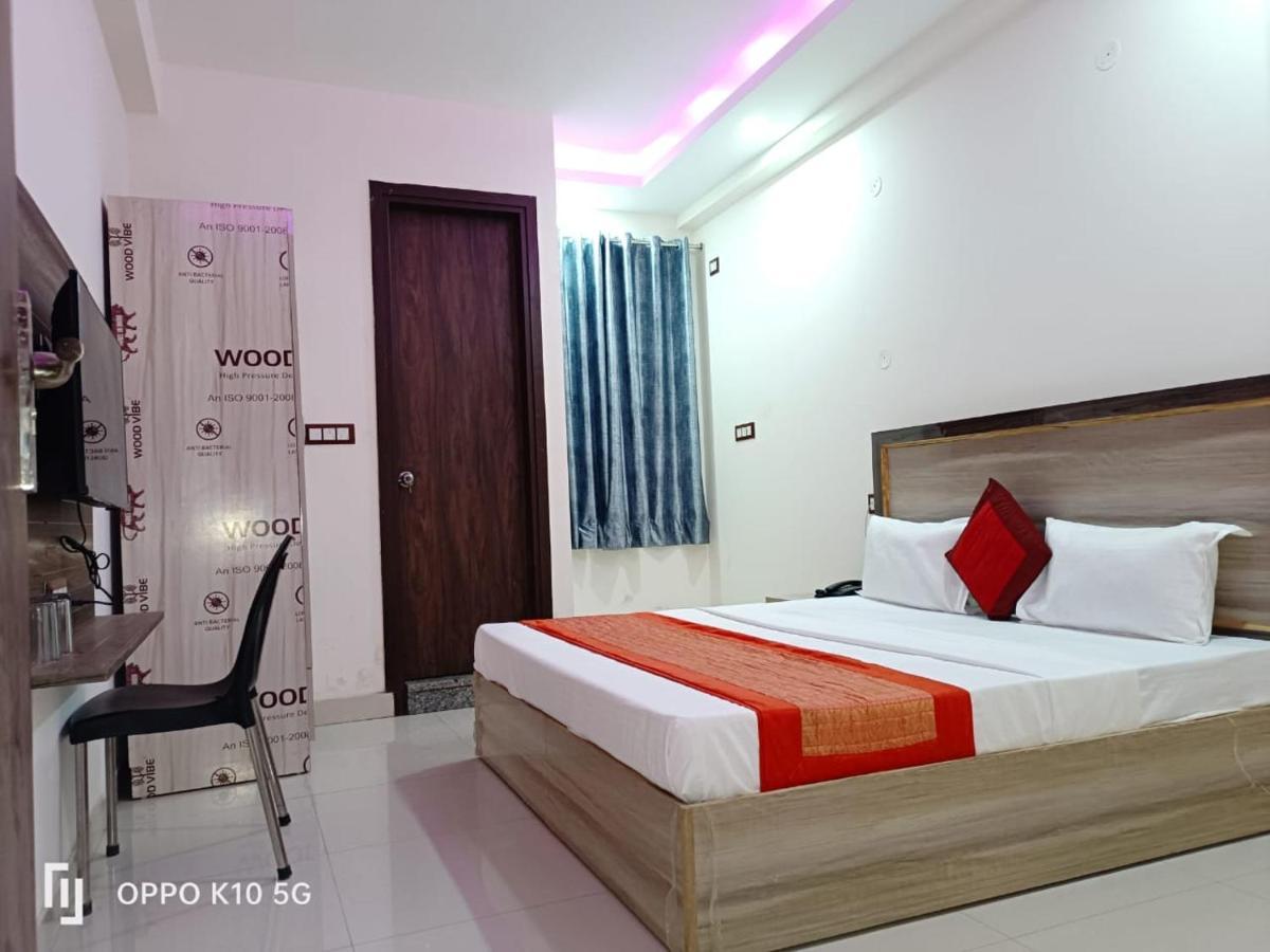 Hotel Red Velvet Suites Delhi Airport Bed & Breakfast
