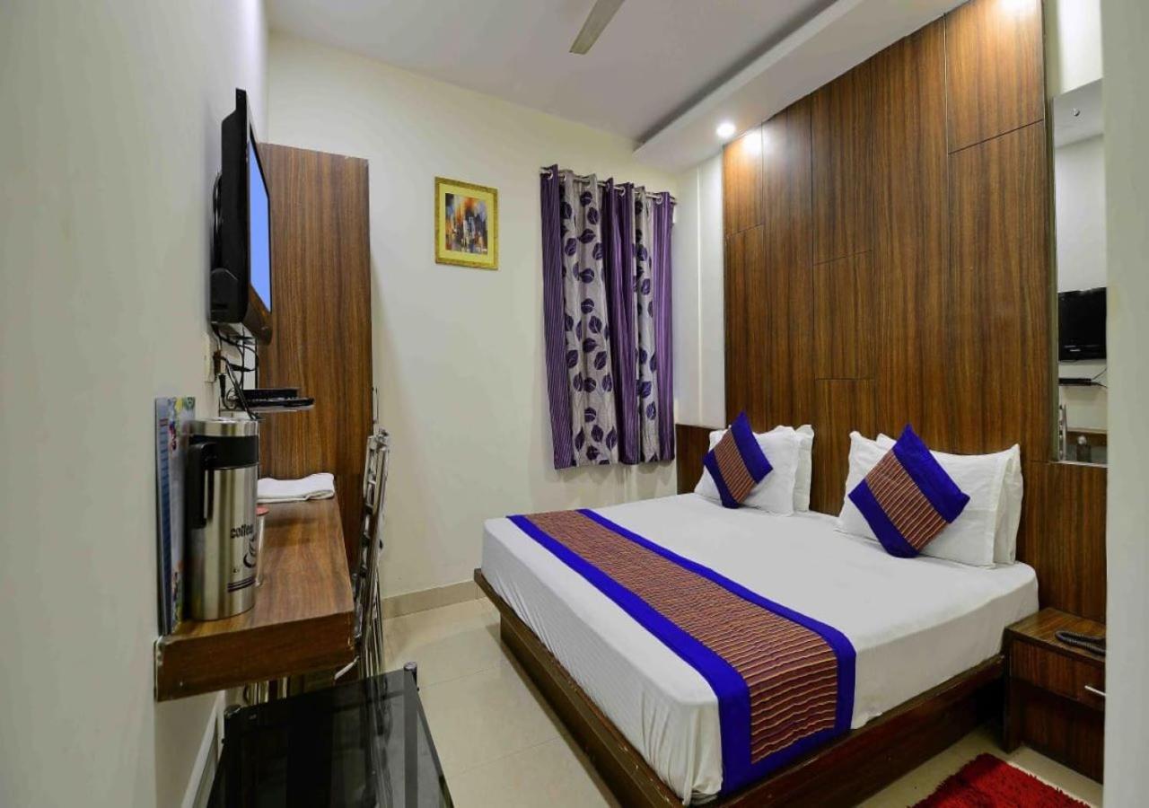 Hotel I & Revels Near Railway Station- By Ap Singh Nova Deli