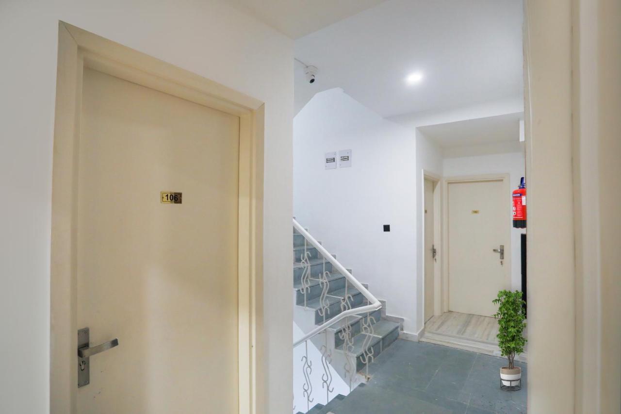 Hotel Townhouse 1142 Skyline 18 Near Palam Metro Station 3*