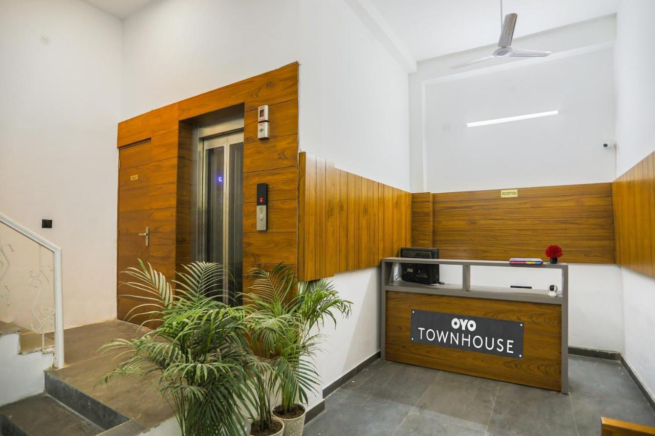 Townhouse 1142 Skyline 18 Near Palam Metro Station Hotel