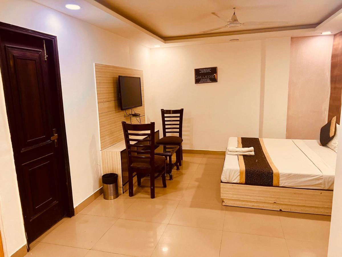 Hotel Asian Plaza Delhi Airport 3*