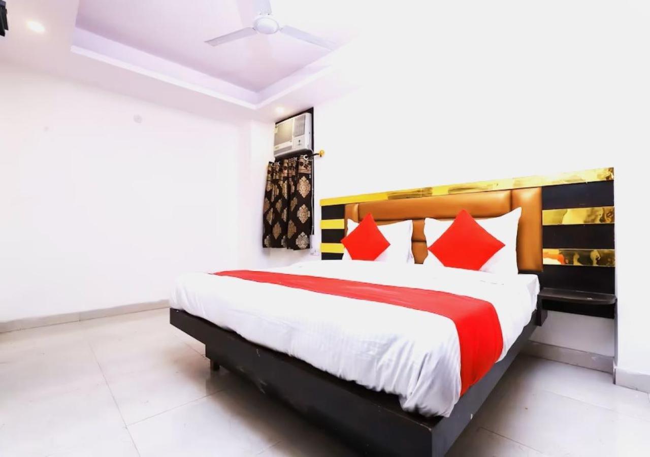 I & Revels Near Railway Station- By Ap Singh Hotel 3*