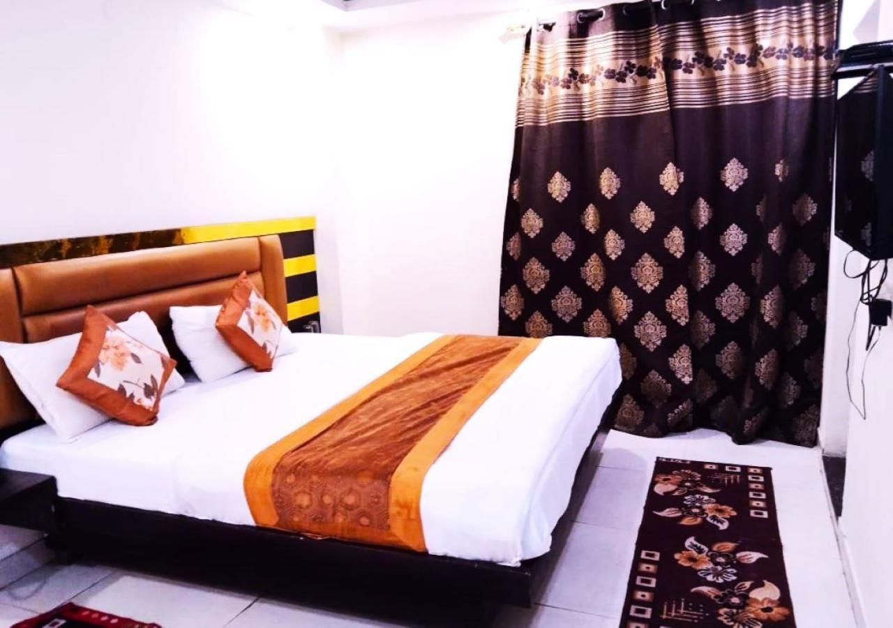 Hotel I & Revels Near Railway Station- By Ap Singh Nova Deli