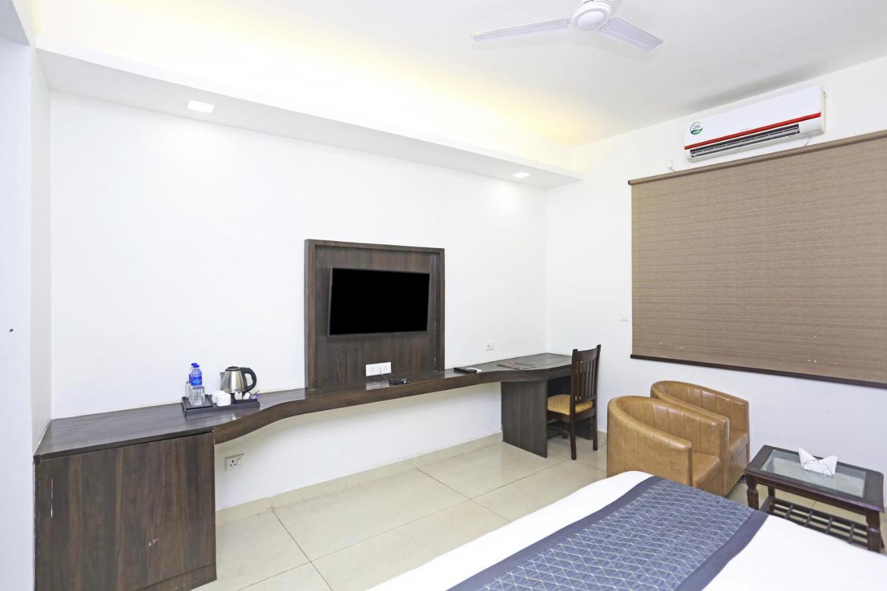 Hotel Park Tree Near Delhi Airport 4*
