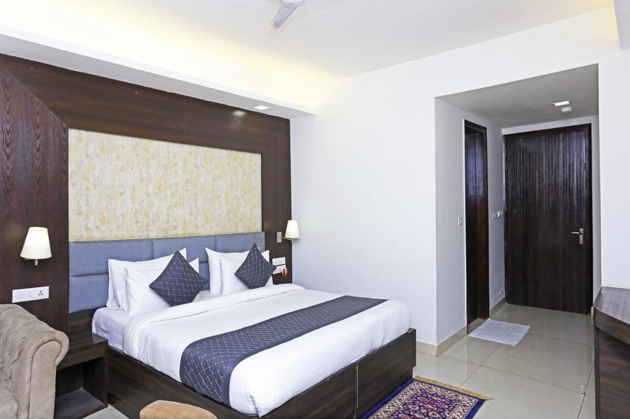 Park Tree Near Delhi Airport Hotel 4*