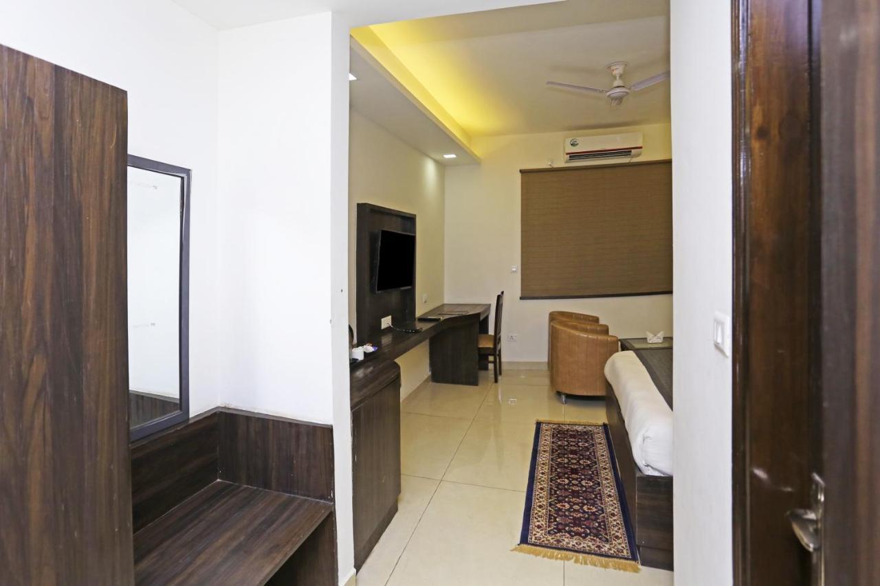 Park Tree Near Delhi Airport Hotel 4*