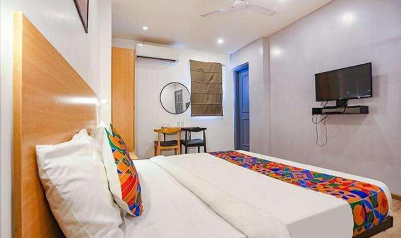 Hotel Yellow Chilli Britannia Chowk New Delhi
