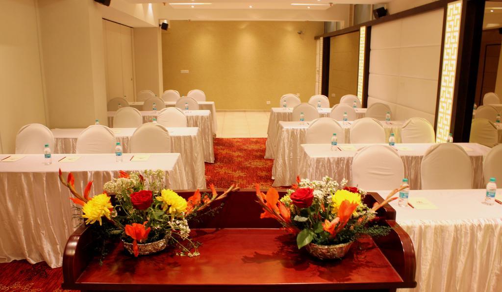 Amrapali Grand Hotel 4*