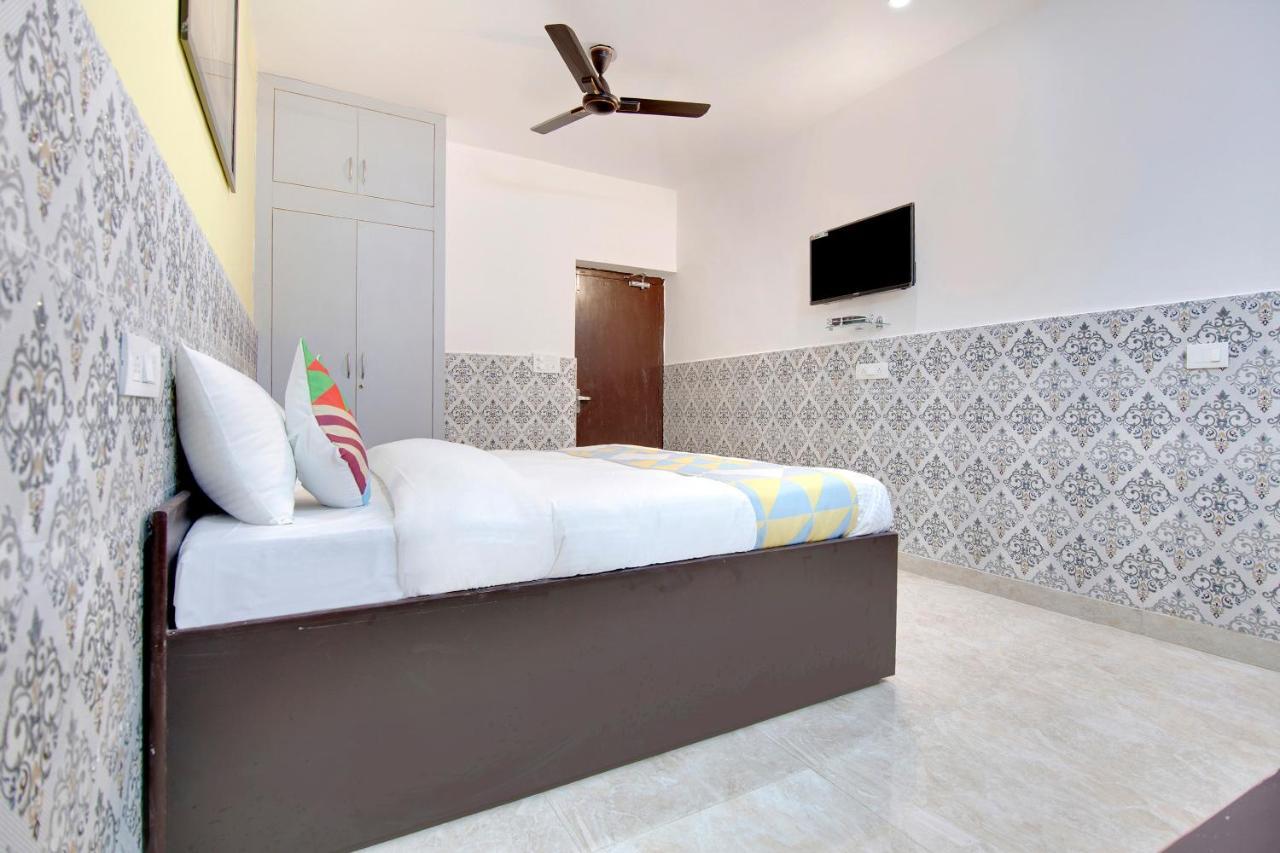 Oyo Elegant Studio Sarita Vihar Near Sarita Vihar Metro Station *