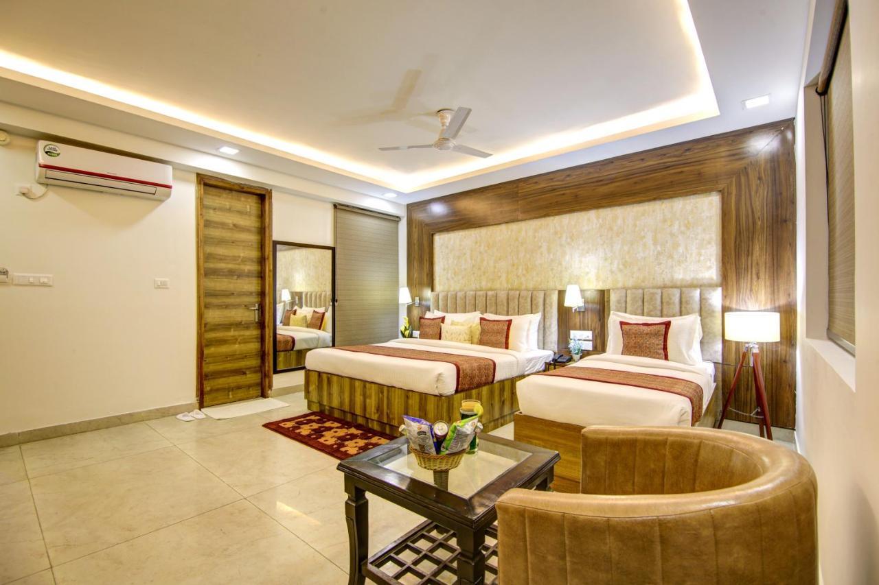 Park Tree Near Delhi Airport Hotel 4*