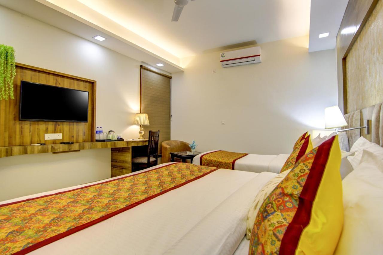 Park Tree Near Delhi Airport Hotel 4*