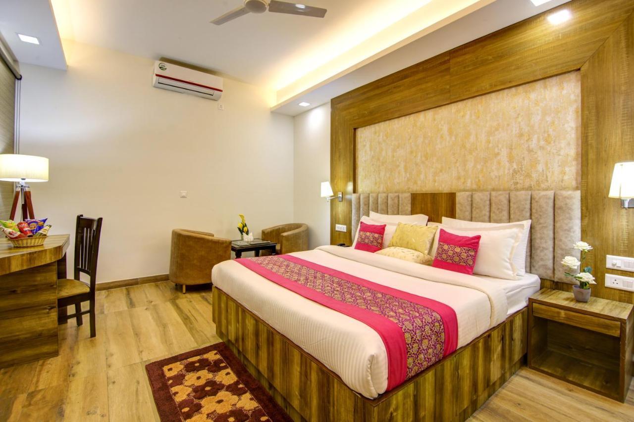 Park Tree Near Delhi Airport Hotel 4*