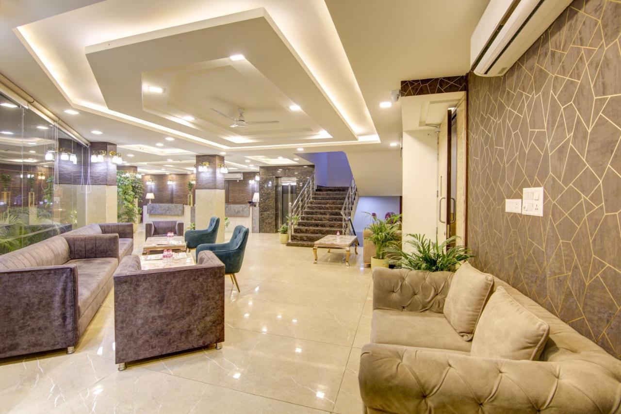 Park Tree Near Delhi Airport Hotel 4*