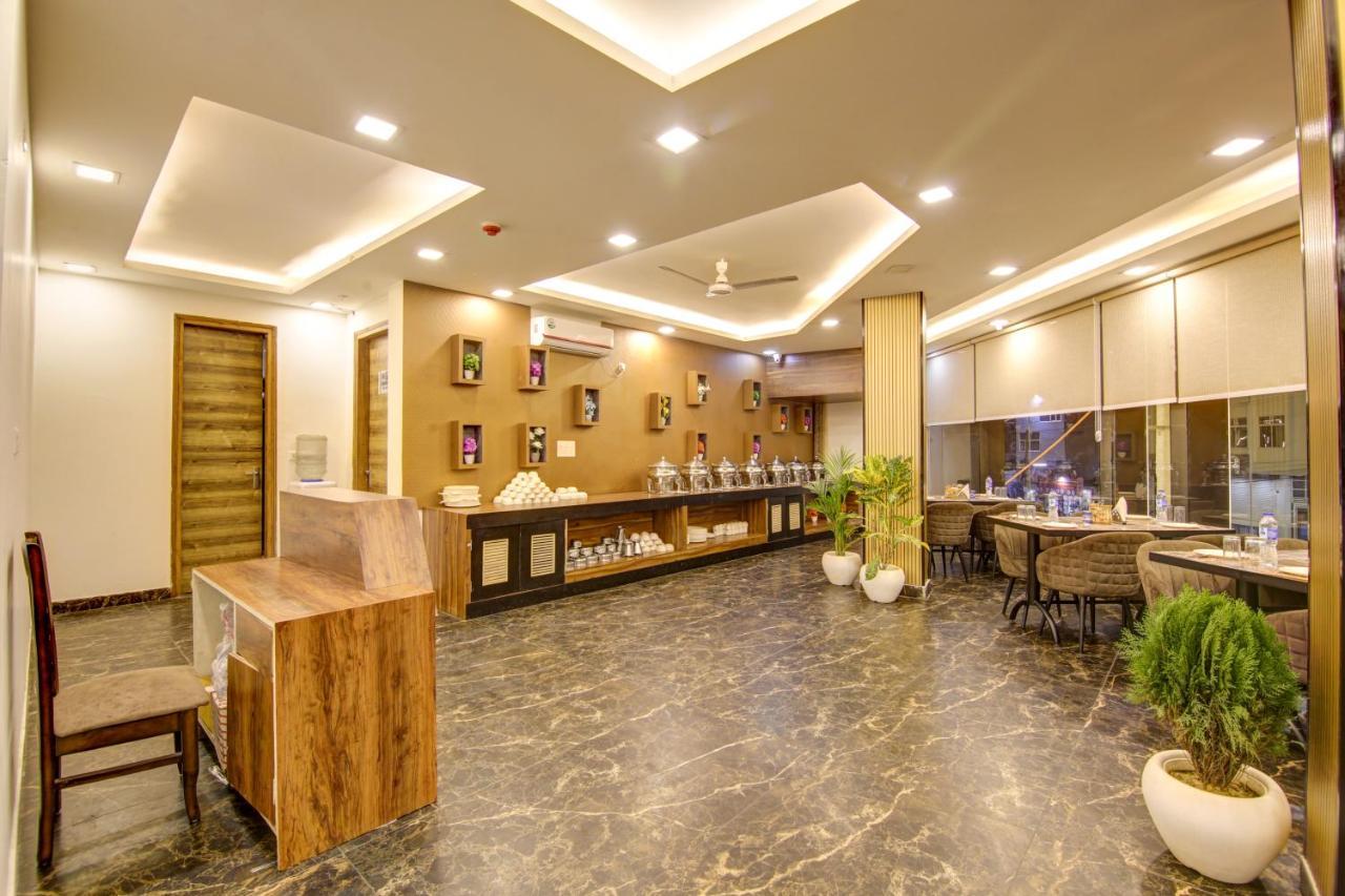 Park Tree Near Delhi Airport Hotel 4*