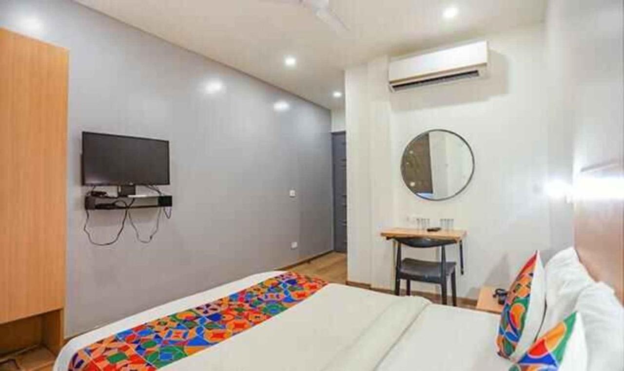 Yellow Chilli Britannia Chowk Hotel 4*