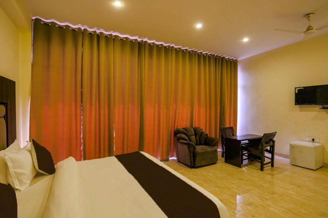 Hotel Swan Near Delhi Airport 3*