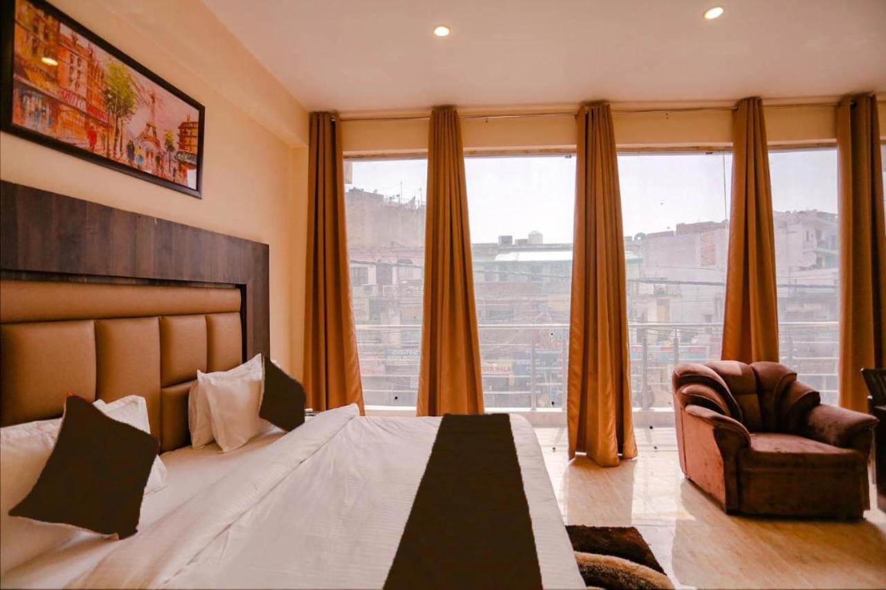 Hotel Swan Near Delhi Airport 3*