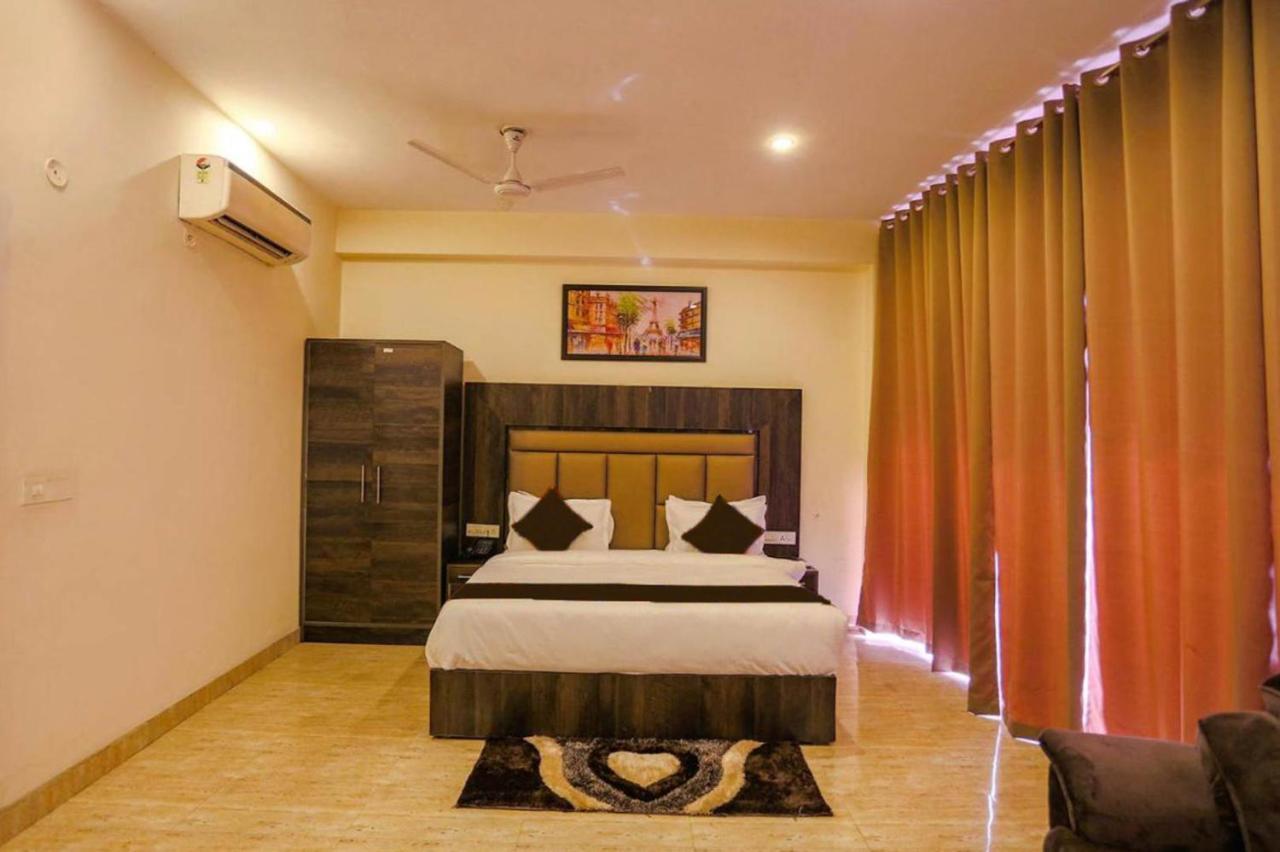 Hotel Swan Near Delhi Airport Nova Deli