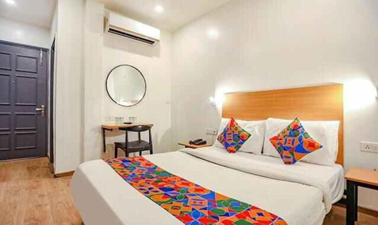 Yellow Chilli Britannia Chowk Hotel 4*
