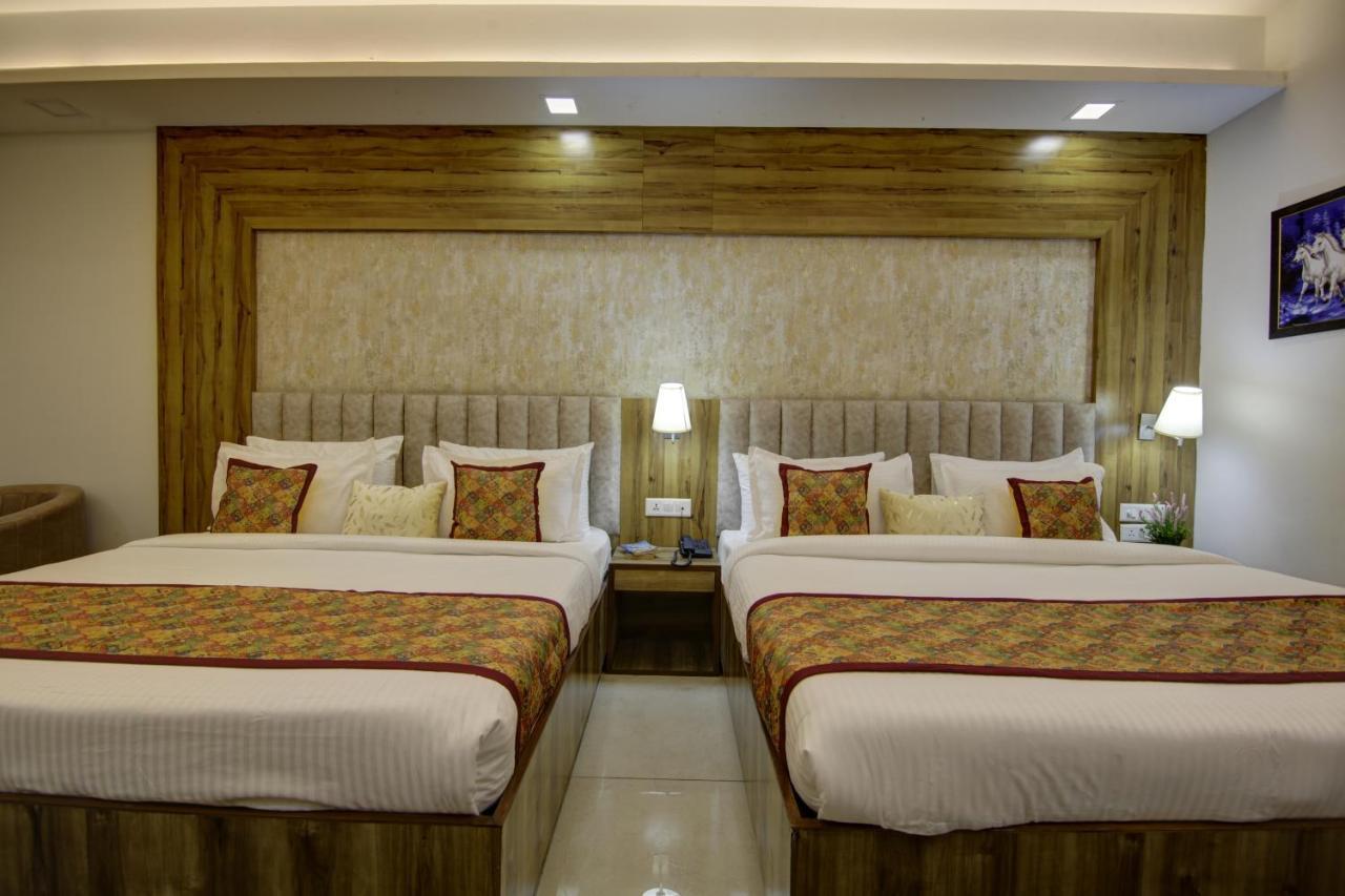 Park Tree Near Delhi Airport Hotel 4*