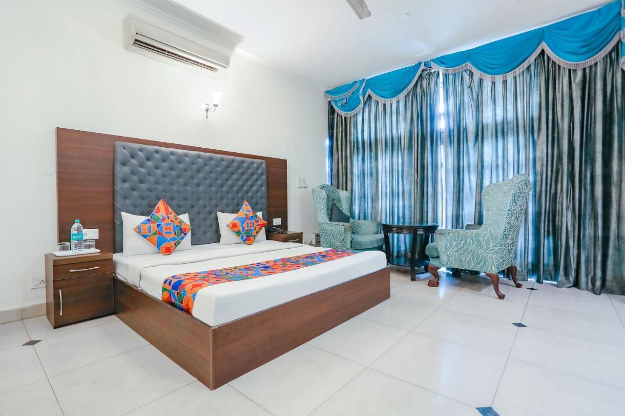 Fabexpress Lloyd House Hotel 3*