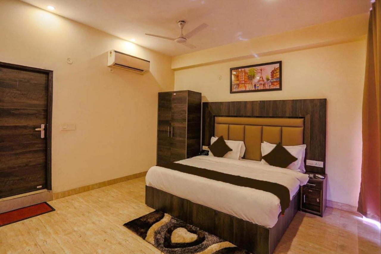 Hotel Swan Near Delhi Airport