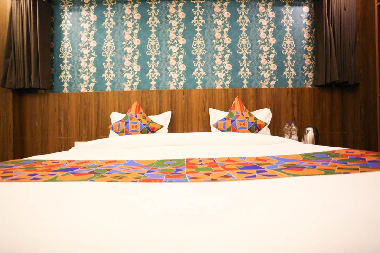 Hotel Swan Near Delhi Airport 3*