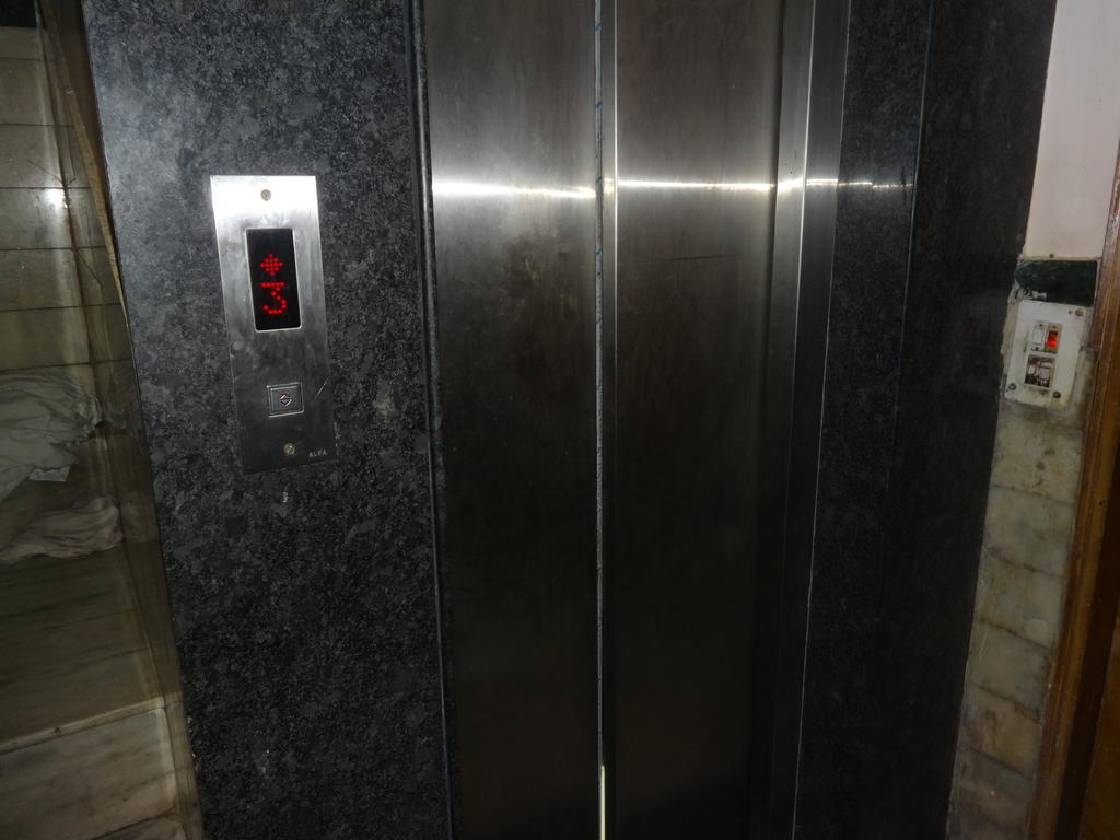 Flagship Hotel International Neelam Suites Near Jama Masjid