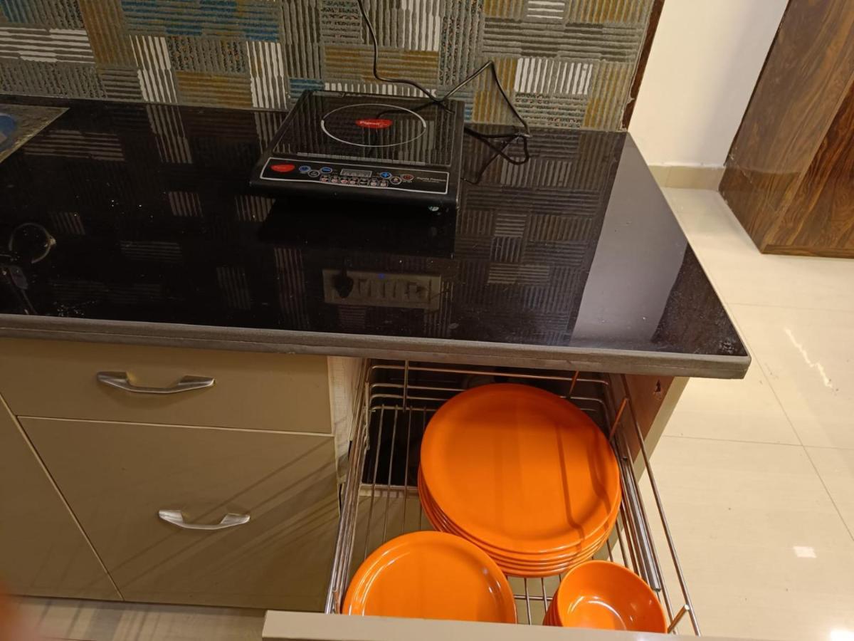 Moti Nagar, Dlf Capital Greens Homestay *