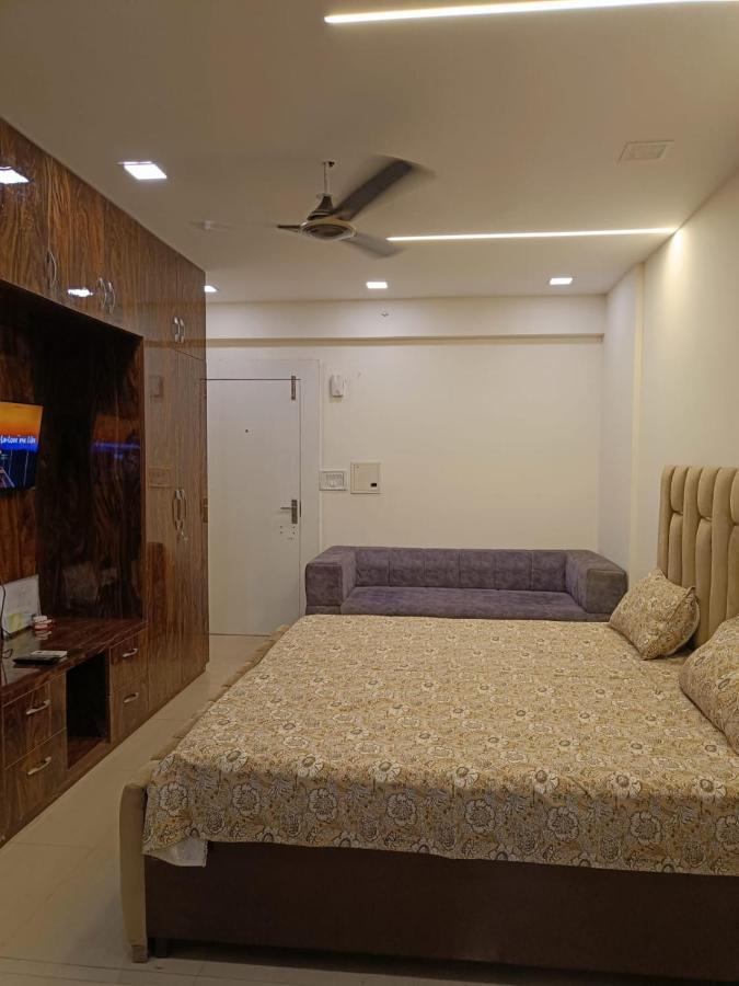 Homestay Moti Nagar, Dlf Capital Greens *