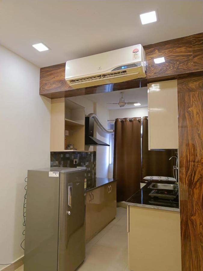 Homestay Moti Nagar, Dlf Capital Greens *