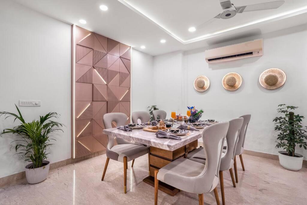 Apartment Homlee - Pentagon 3 Bhk Super Luxury Flat In Saket