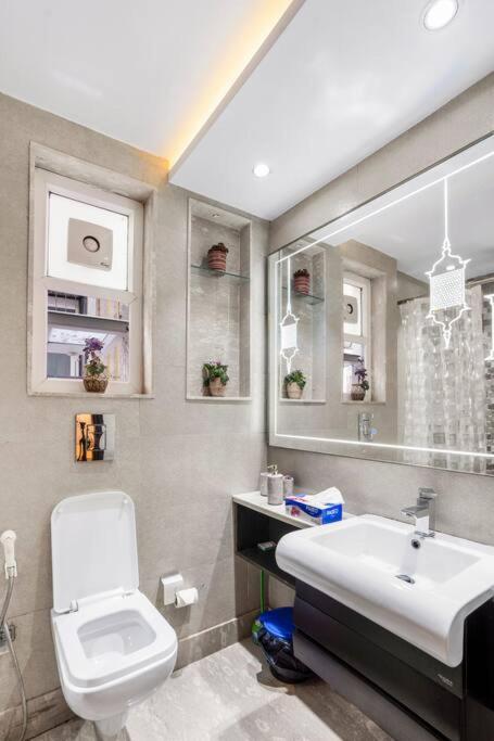 Homlee-pentagon 3 Bhk Luxurious-lift-parking-saket New Delhi