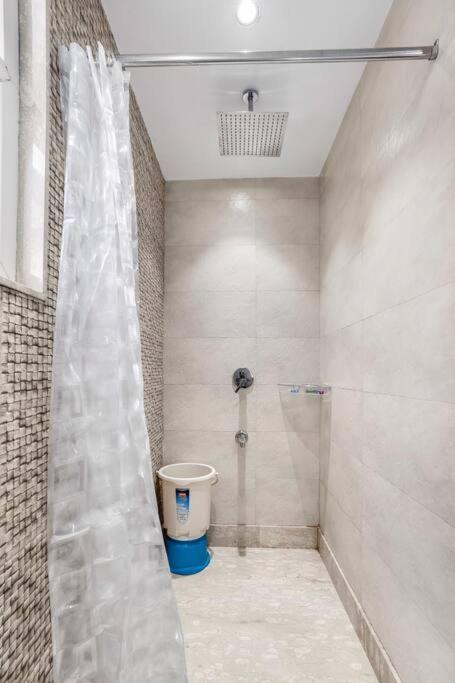 Homlee-pentagon 3 Bhk Luxurious-lift-parking-saket Apartment