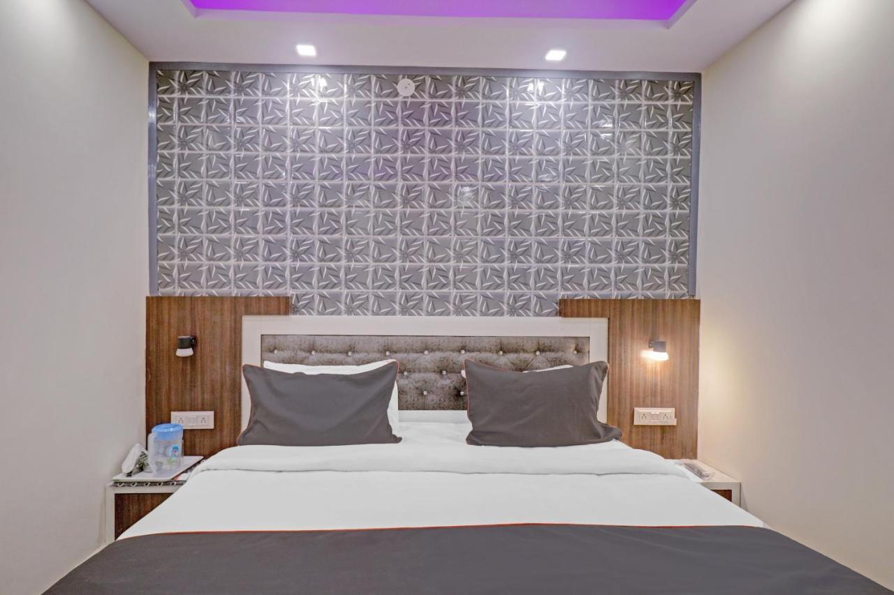O Palace Near Jagatpuri 4* New Delhi