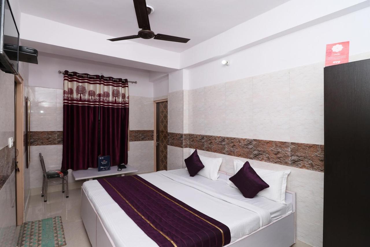 Hotel Oyo New Capital Near M2k Cinemas Rohini 3*
