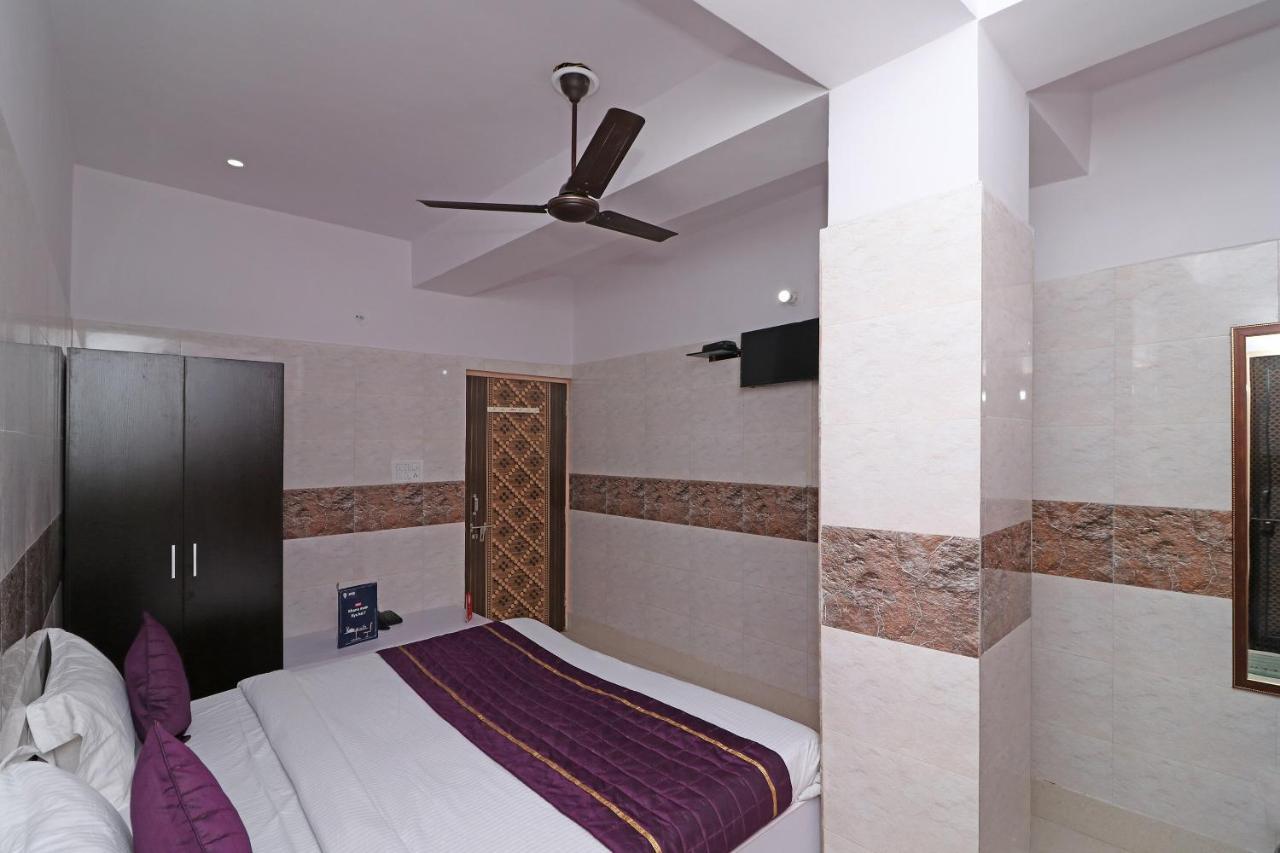 Oyo New Capital Near M2k Cinemas Rohini Hotel
